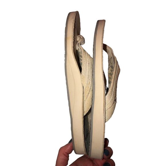 Cobian Women's Flip Flops Sz 7 Dixie Cream One Piece Lined Strap - Picture 9 of 9